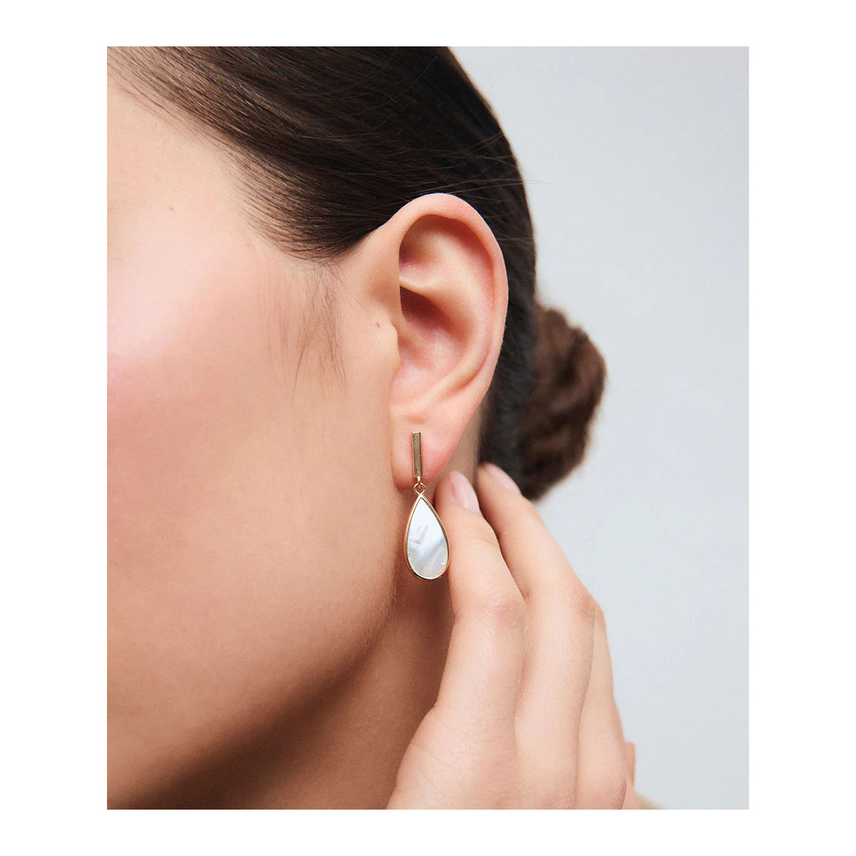 PENDIENTES SEMI LARGOS FUSÍON CON MADREPERLA BLANCA - G4143