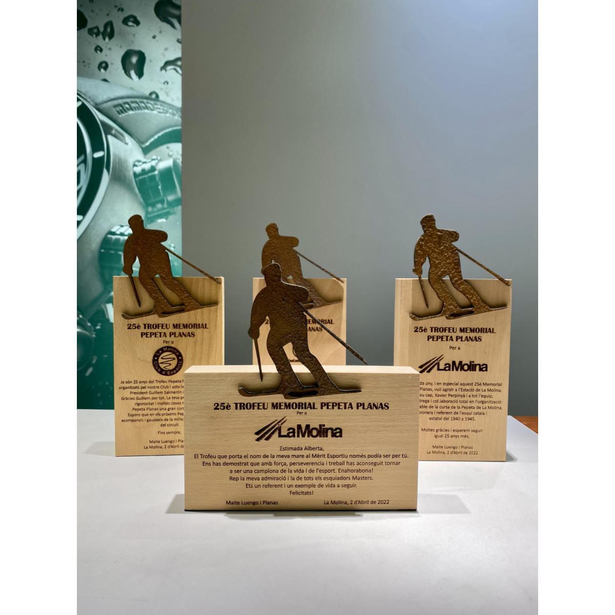 TROFEO MADERA HAYA ESQUIADOR - 003000024