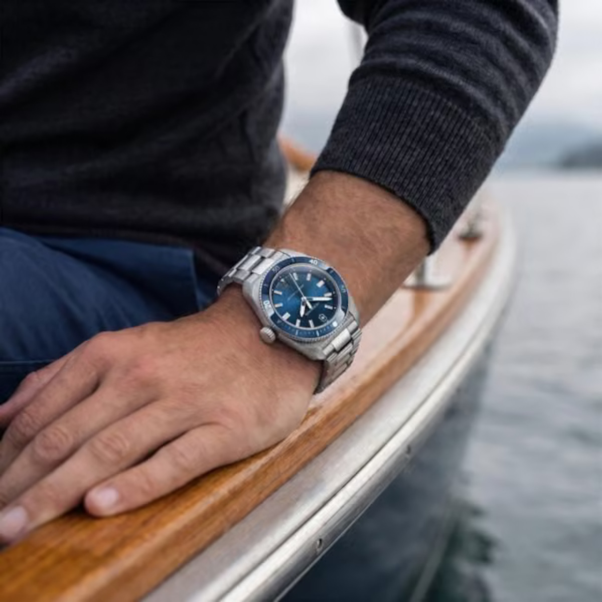 VICTORINOX MAVERICK BLUE DIAL, BRACELET 39MM - V242095